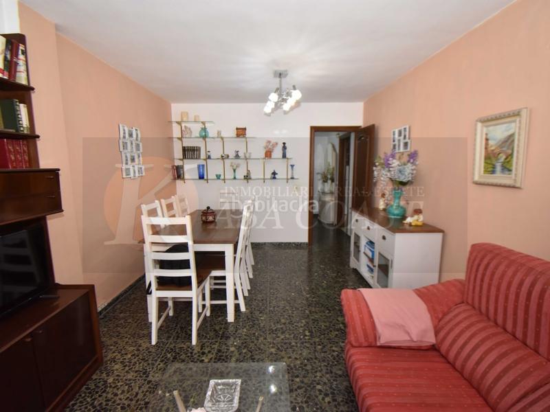 Foto 8c6f64e7-1de6-4608-9210-438123fbaa62. Piso amplio piso en venta en zona sohail, urbanización con piscina y parking. en Fuengirola