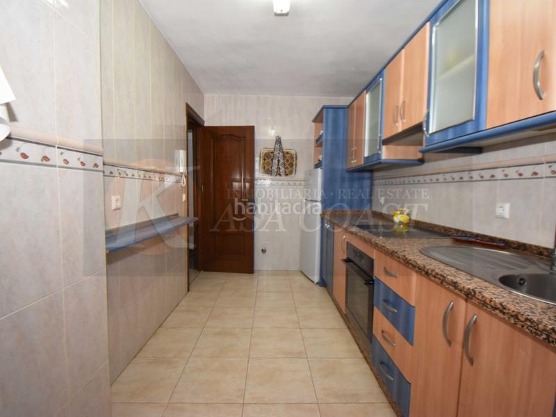 Foto 938d2fce-4cf4-4804-9c34-27424469bd01. Piso amplio piso en venta en zona sohail, urbanización con piscina y parking. en Fuengirola