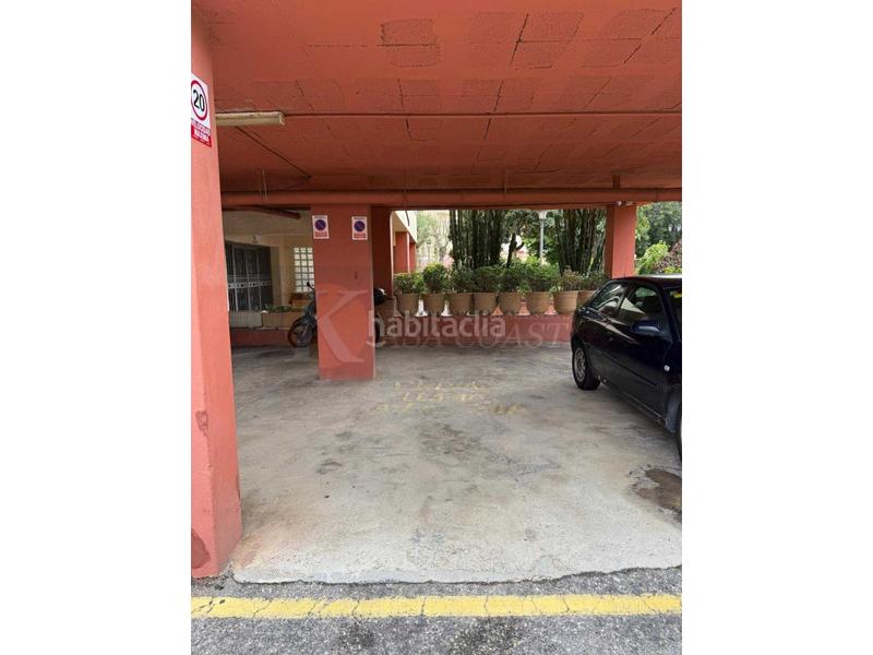 Foto 9832e521-6fb3-42a6-aac0-cbee4d1b5556. Piso amplio piso en venta en zona sohail, urbanización con piscina y parking. en Fuengirola
