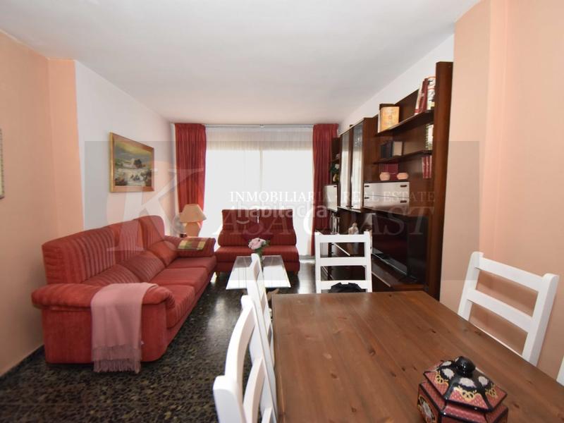 Foto a643976c-58ca-4de3-8d65-08d9bf3382fe. Piso amplio piso en venta en zona sohail, urbanización con piscina y parking. en Fuengirola
