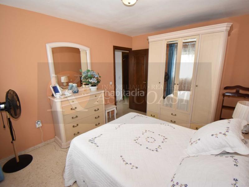 Foto b59033d1-f0bc-4a1e-8e55-908187db70e1. Piso amplio piso en venta en zona sohail, urbanización con piscina y parking. en Fuengirola