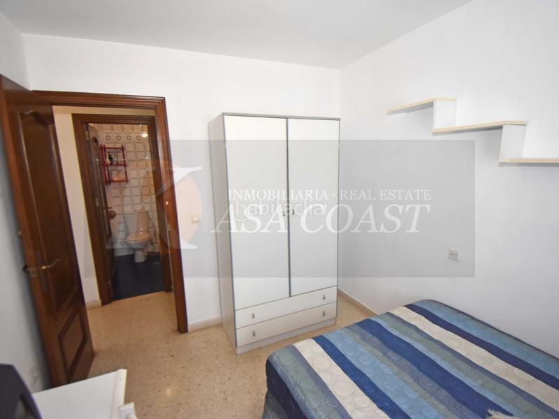 Foto f543d3a2-adeb-4f4b-a346-ec45187b26e1. Piso amplio piso en venta en zona sohail, urbanización con piscina y parking. en Fuengirola