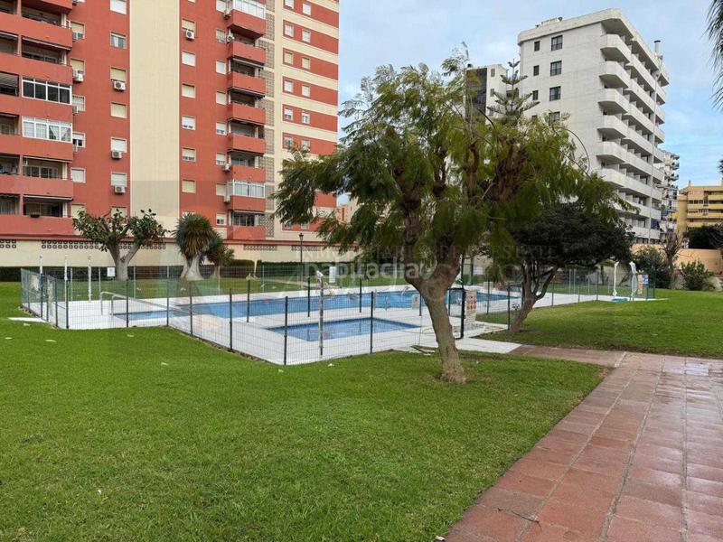 Foto f9577d65-032d-4120-91f4-8166481f4b16. Piso amplio piso en venta en zona sohail, urbanización con piscina y parking. en Fuengirola