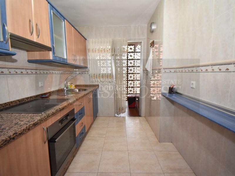 Foto f9c6d741-c796-4e11-98dc-d400bb25572a. Piso amplio piso en venta en zona sohail, urbanización con piscina y parking. en Fuengirola