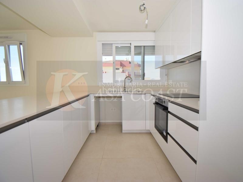 Foto 30fd9ca7-7e3e-47ba-b1f8-75591d07a508. Piso tu hogar en 1 línea de playa centro con vistas al mar y al Puerto Deportivo en Fuengirola