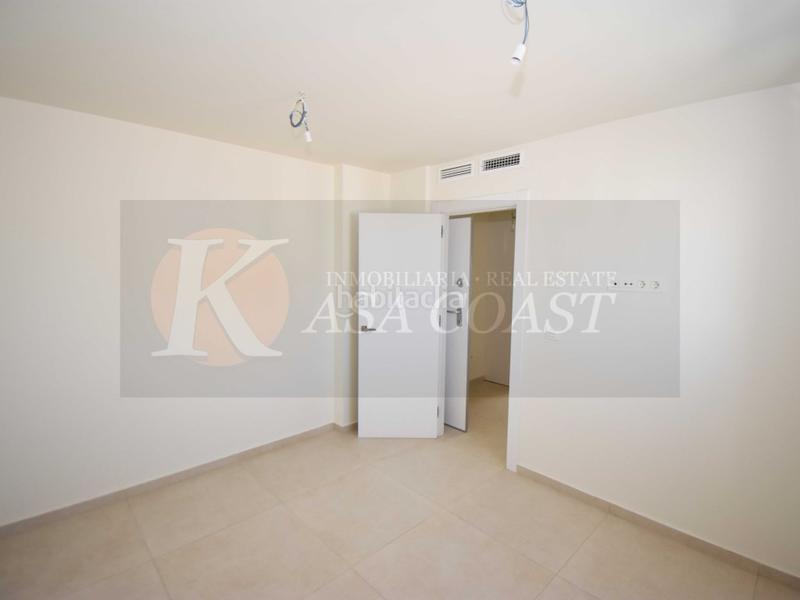 Foto 3ce4b786-4acf-46df-9cff-fff37688aa7d. Piso tu hogar en 1 línea de playa centro con vistas al mar y al Puerto Deportivo en Fuengirola