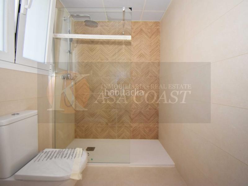 Foto 5b0a4a31-b4f5-4983-a298-983c9128d258. Piso tu hogar en 1 línea de playa centro con vistas al mar y al Puerto Deportivo en Fuengirola