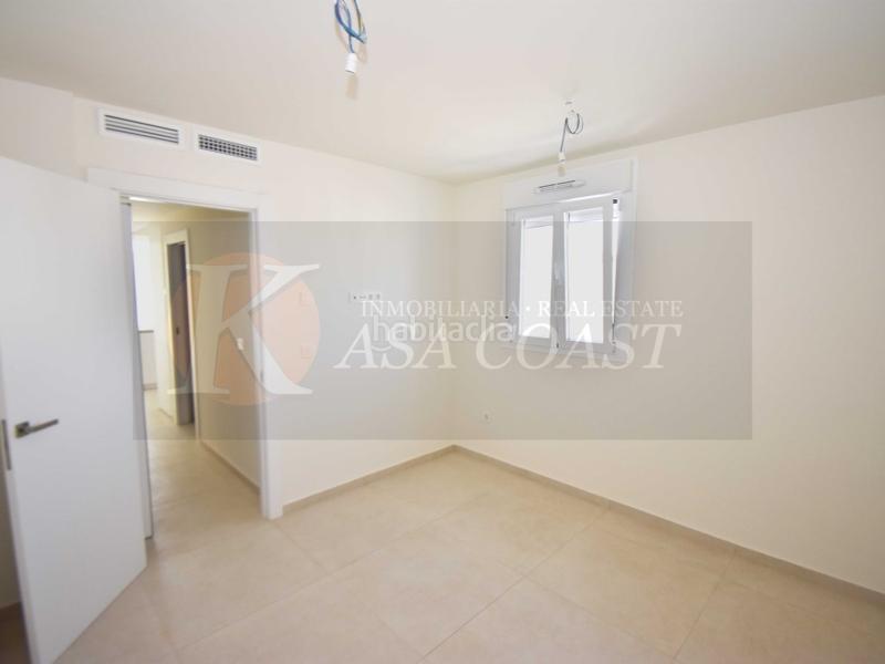 Foto 6e234d0d-8309-436a-934c-617a416fb14f. Piso tu hogar en 1 línea de playa centro con vistas al mar y al Puerto Deportivo en Fuengirola