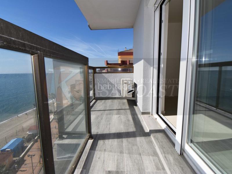 Foto 6f12ff52-15a9-4654-8e74-35e3c3da66fd. Piso tu hogar en 1 línea de playa centro con vistas al mar y al Puerto Deportivo en Fuengirola