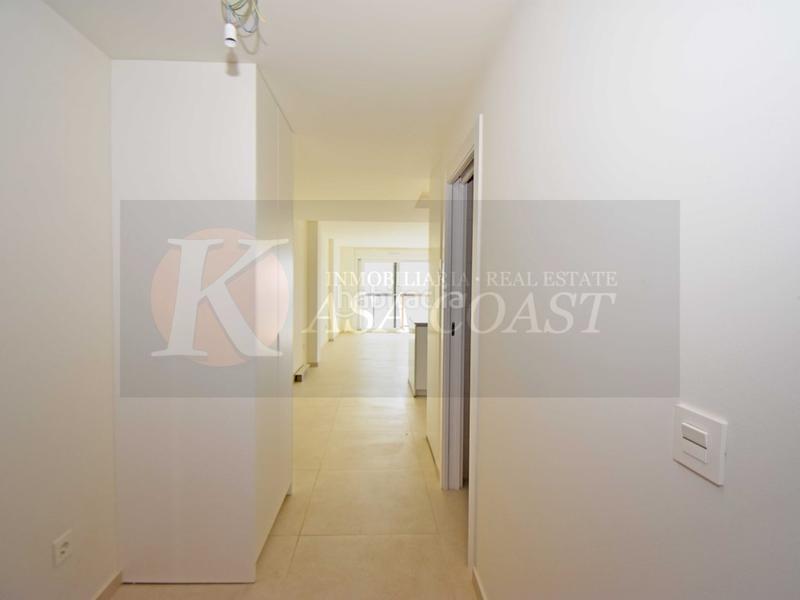 Foto 8491c719-ac08-424f-9b62-440aa3888f29. Piso tu hogar en 1 línea de playa centro con vistas al mar y al Puerto Deportivo en Fuengirola