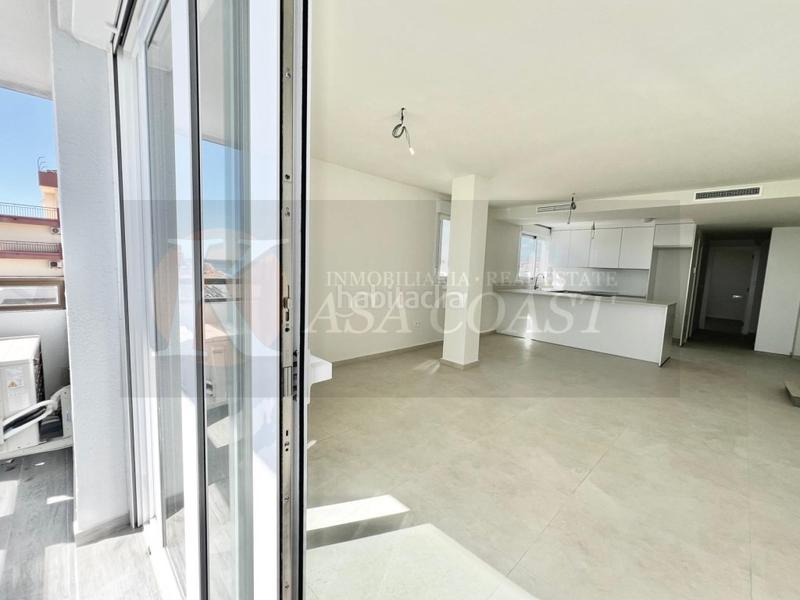Foto 99815c7d-2987-41d3-a69a-8db26d4208ba. Piso tu hogar en 1 línea de playa centro con vistas al mar y al Puerto Deportivo en Fuengirola