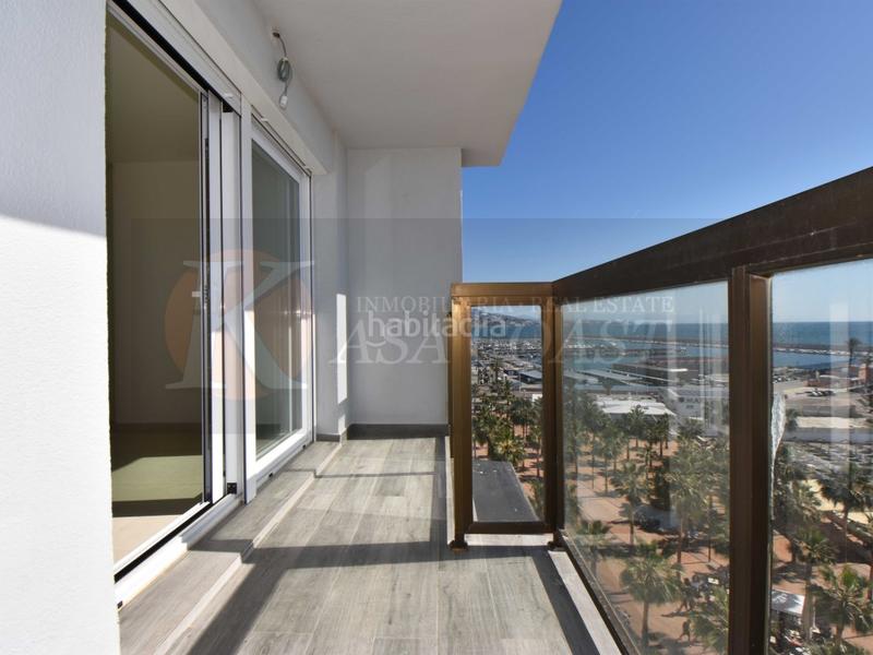 Foto a05b150a-cd13-4825-bde0-8476a005edf4. Piso tu hogar en 1 línea de playa centro con vistas al mar y al Puerto Deportivo en Fuengirola