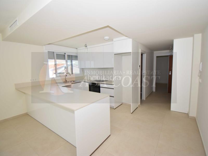 Foto a3452dca-1985-46d7-81cd-b7ccdc74ebad. Piso tu hogar en 1 línea de playa centro con vistas al mar y al Puerto Deportivo en Fuengirola