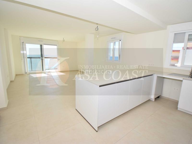 Foto d20c8073-cf98-4039-9eae-c67b9111577e. Piso tu hogar en 1 línea de playa centro con vistas al mar y al Puerto Deportivo en Fuengirola