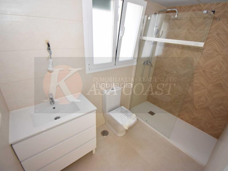 Foto e65e3814-d478-4421-99d5-175a19f4360f. Piso tu hogar en 1 línea de playa centro con vistas al mar y al Puerto Deportivo en Fuengirola