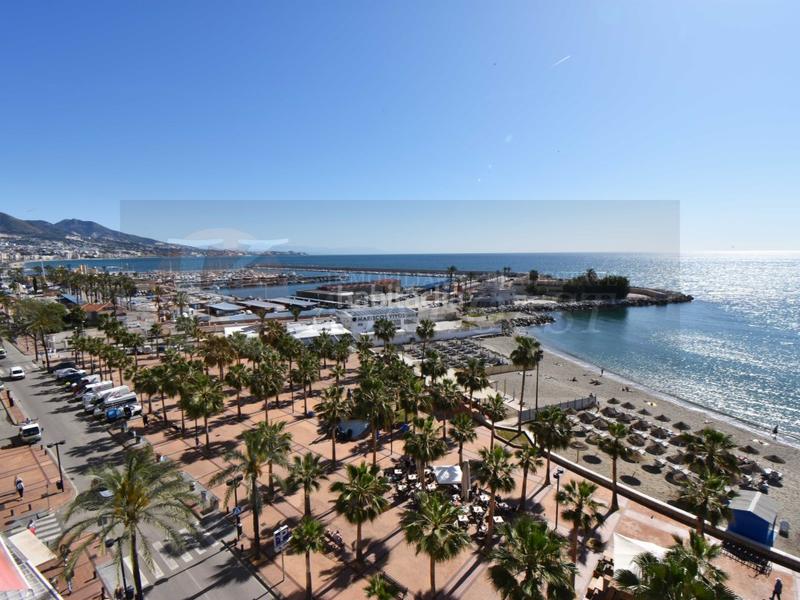 Foto 19453084-0670-44ff-9355-0c7f1364c725. Piso tu hogar en 1 línea de playa centro con vistas al mar y al Puerto Deportivo en Fuengirola