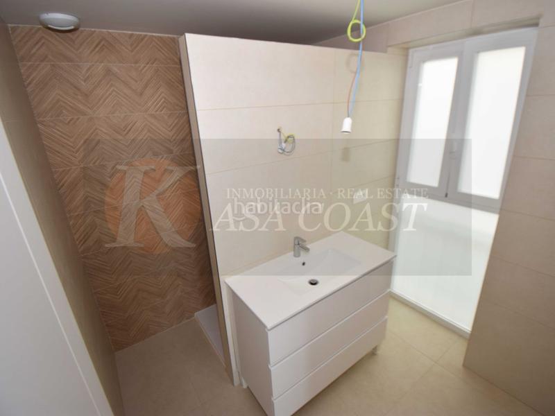 Foto 53da74ee-084e-4a35-8f00-6c338f97de07. Piso tu hogar en 1 línea de playa centro con vistas al mar y al Puerto Deportivo en Fuengirola