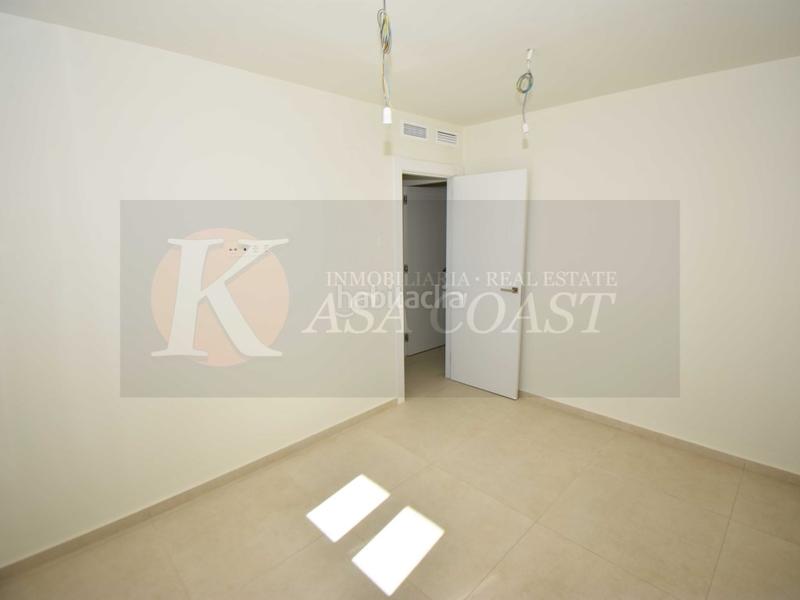 Foto 834dfa43-8083-4f43-9766-45d84b28b01f. Piso tu hogar en 1 línea de playa centro con vistas al mar y al Puerto Deportivo en Fuengirola
