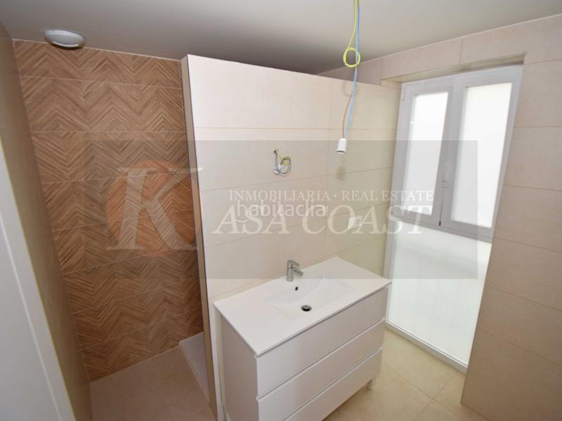 Foto 8926bca7-8f53-4c8b-bbe2-37a6f4d0ebdb. Piso tu hogar en 1 línea de playa centro con vistas al mar y al Puerto Deportivo en Fuengirola