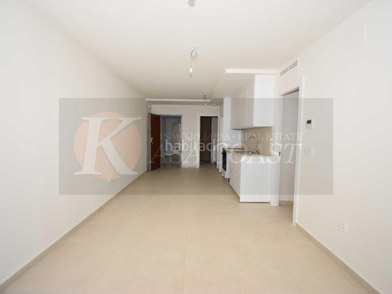 Foto 973a4a85-f801-4a9d-8c7f-e900103f5307. Piso tu hogar en 1 línea de playa centro con vistas al mar y al Puerto Deportivo en Fuengirola