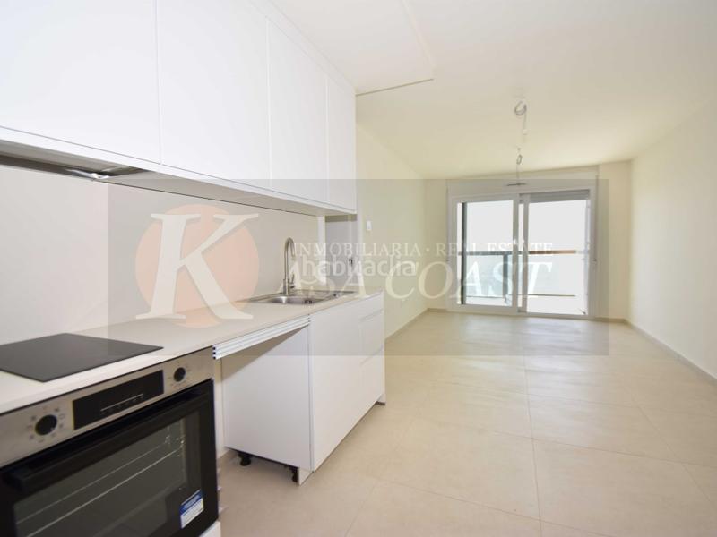 Foto af046c29-a5e8-4dd8-9234-70c097729747. Piso tu hogar en 1 línea de playa centro con vistas al mar y al Puerto Deportivo en Fuengirola