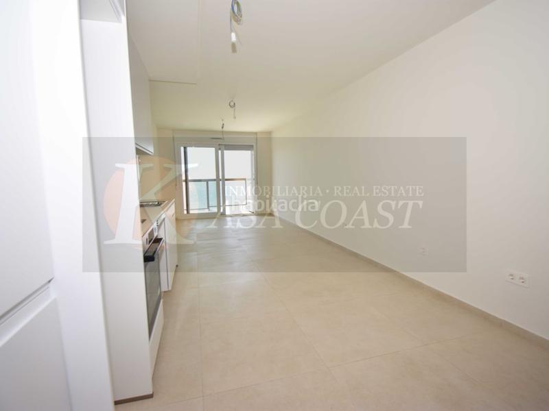 Foto bce81c7d-6b55-4544-b328-bdd77d67e332. Piso tu hogar en 1 línea de playa centro con vistas al mar y al Puerto Deportivo en Fuengirola