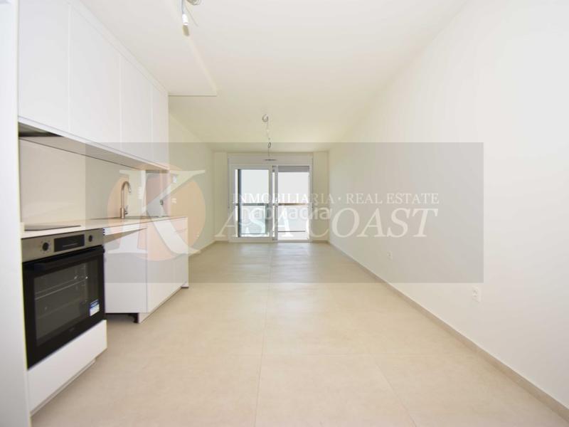 Foto c703d46d-3cdc-43fc-ba03-6797324c9ae9. Piso tu hogar en 1 línea de playa centro con vistas al mar y al Puerto Deportivo en Fuengirola