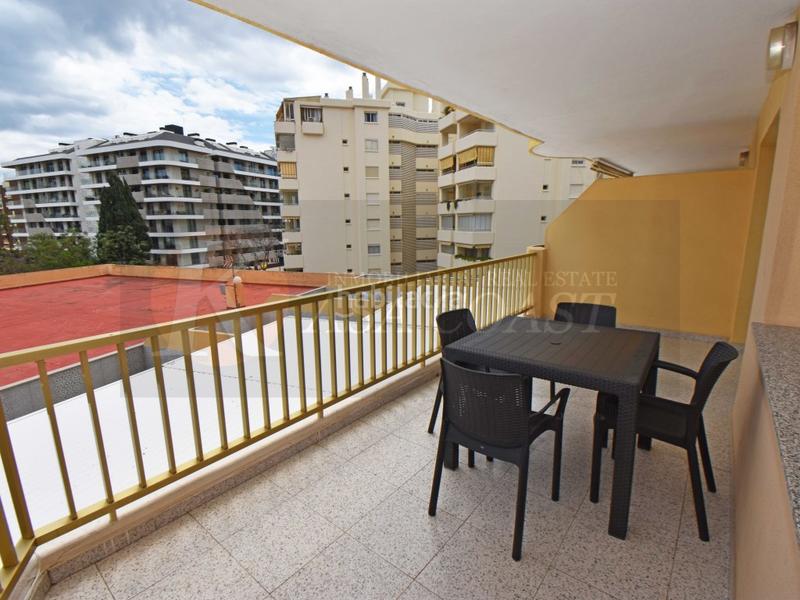 Foto 03fea530-e201-4ec8-aaa6-2671d2472a6e. Piso  renovado y con vistas al mar en zona sohail, en Fuengirola