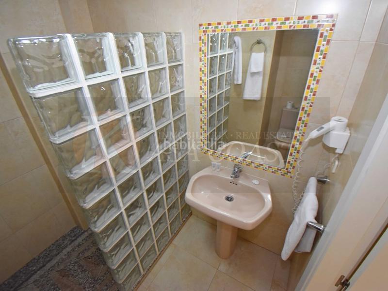 Foto 193c3d21-4ca8-47a6-8028-faefcc66f003. Piso  renovado y con vistas al mar en zona sohail, en Fuengirola