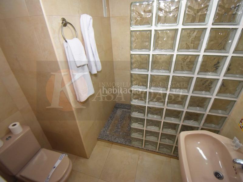 Foto 27e16814-50c7-4497-b9b0-ed7e97c0ea86. Piso  renovado y con vistas al mar en zona sohail, en Fuengirola
