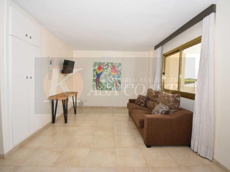 Foto d4eec949-6951-4fb3-bcd1-f3fc58435a85. Piso  renovado y con vistas al mar en zona sohail, en Fuengirola