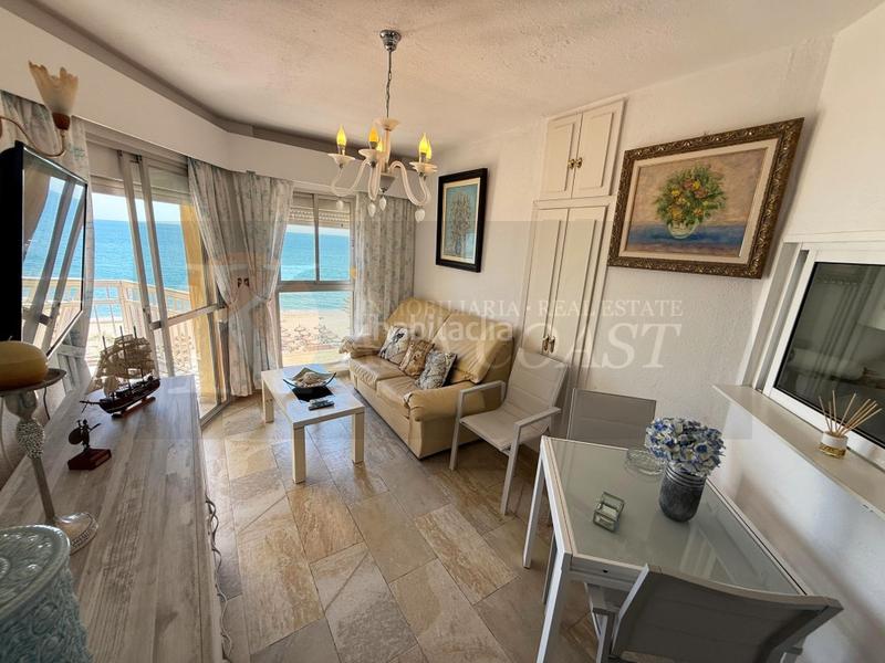 Foto 8a54eb8b-5fee-4aa6-a494-4071154ada75. Piso vive frente al mar en pleno centro ! en Puerto Deportivo Fuengirola
