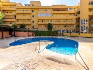 Appartement à Los Pacos. Piso en venta en los pacos, fuengirola  urbanización con jardín