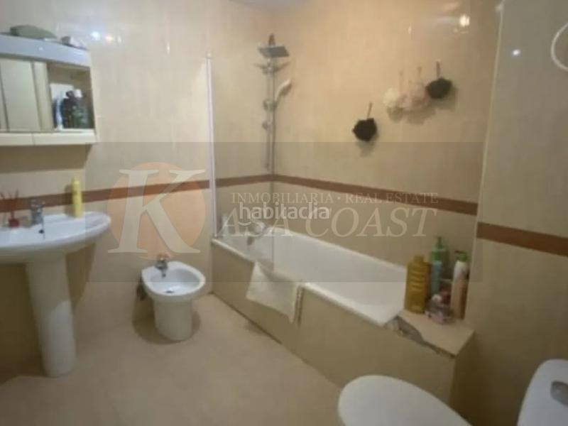Foto 201483be-6896-415e-ae9d-dceacb5c7314. Piso  en venta en Los Pacos, urbanización con jardín y piscina en Fuengirola