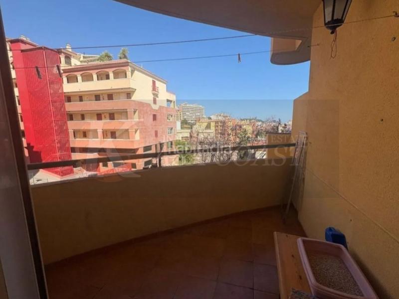 Foto 3f2d23a8-d3e1-43cc-9fb5-f1169f69db44. Piso  en venta en Los Pacos, urbanización con jardín y piscina en Fuengirola