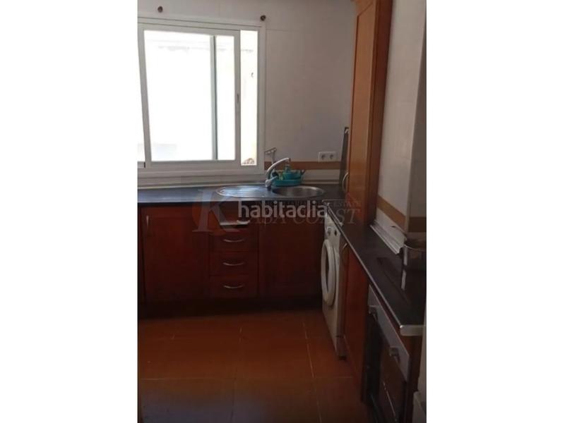 Foto 856fd111-0d09-4054-add3-6e849029d89d. Piso  en venta en Los Pacos, urbanización con jardín y piscina en Fuengirola