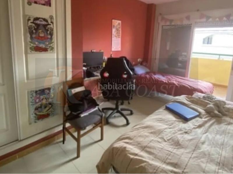 Foto 9fcc7d68-93c0-49de-8ffd-ec1bbdfe211f. Piso  en venta en Los Pacos, urbanización con jardín y piscina en Fuengirola