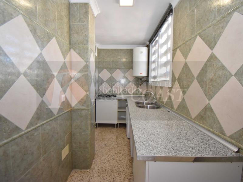 Foto 51b564a9-b3f4-4804-be6f-d43874430e5a. Piso fantástico piso con terraza y vistas abiertas en las lagunas, costa en Mijas