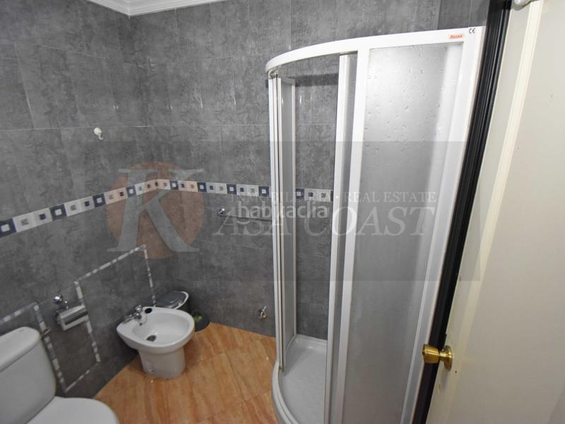 Foto 9cfc9963-cee1-470b-a116-456160f8eb9b. Piso fantástico piso con terraza y vistas abiertas en las lagunas, costa en Mijas