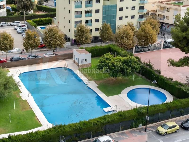 Foto a919990b-c274-4ff7-a83d-8b3a69da4763. Piso fantástico piso con terraza y vistas abiertas en las lagunas, costa en Mijas