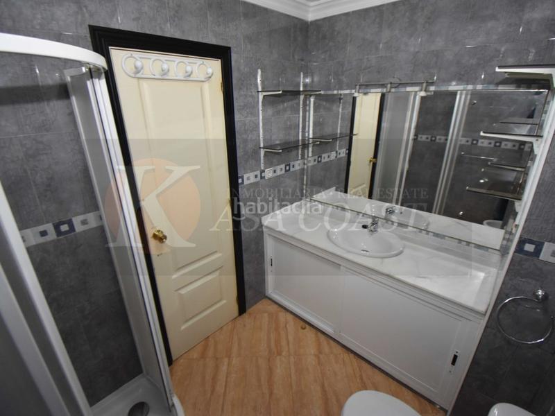 Foto c5ac5530-aee3-4633-8e00-b873d1a4900a. Piso fantástico piso con terraza y vistas abiertas en las lagunas, costa en Mijas