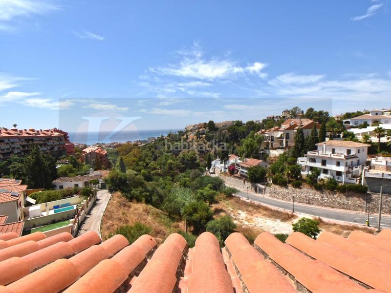 Foto 15a13349-8925-4045-8fe6-304bd49ff9a0. Dúplex  en esquina con excelentes vistas en torreblanca, en Fuengirola