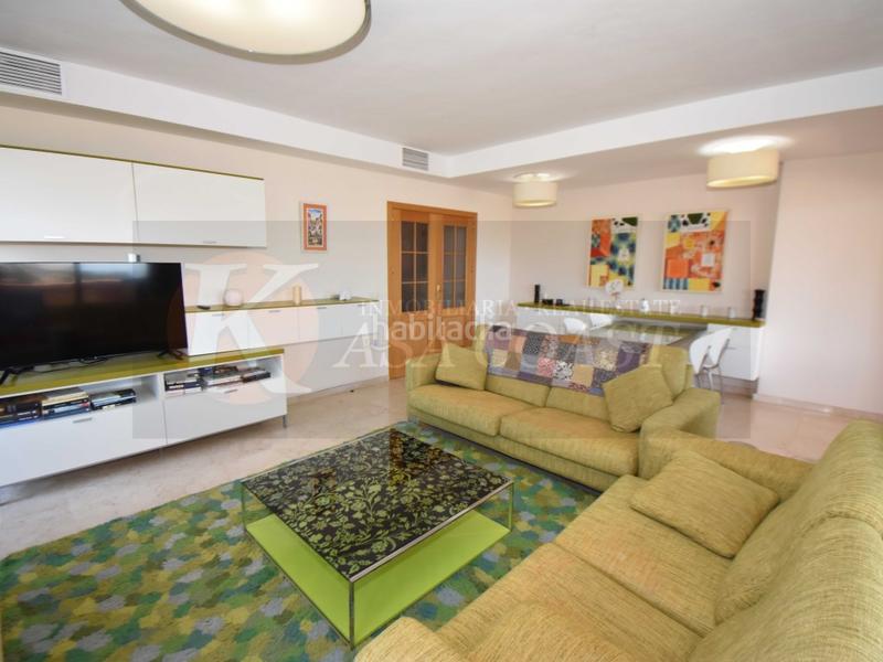 Foto 49dedcfc-243d-4c0f-acfe-c47a5be66a7f. Dúplex  en esquina con excelentes vistas en torreblanca, en Fuengirola