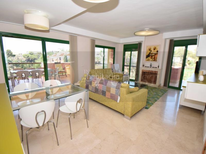 Foto b6d3089f-eb6a-4555-b0f6-93374566d605. Dúplex  en esquina con excelentes vistas en torreblanca, en Fuengirola