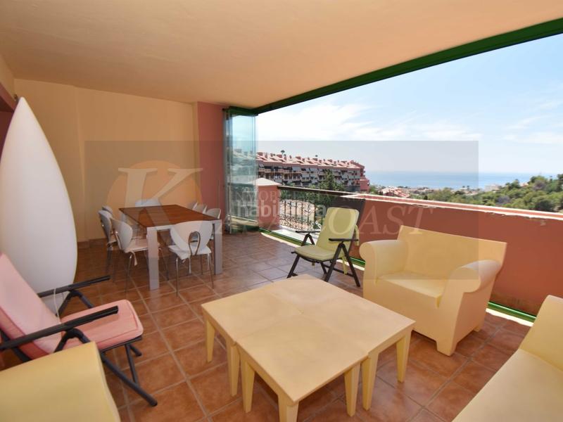 Foto c2eead09-d34d-41f7-be9a-b42af71b3645. Dúplex  en esquina con excelentes vistas en torreblanca, en Fuengirola