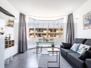 Studio à Puerto Deportivo. Estudio reformado con dormitorio y vistas al mar  1 línea de pla