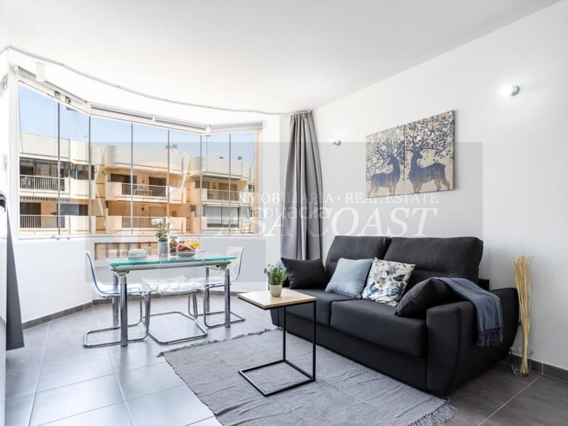 Foto 295d27d5-fe2e-48a7-a465-fca49f2f5ec6. Estudio  reformado con dormitorio y vistas al mar 1 línea de playa, en Fuengirola