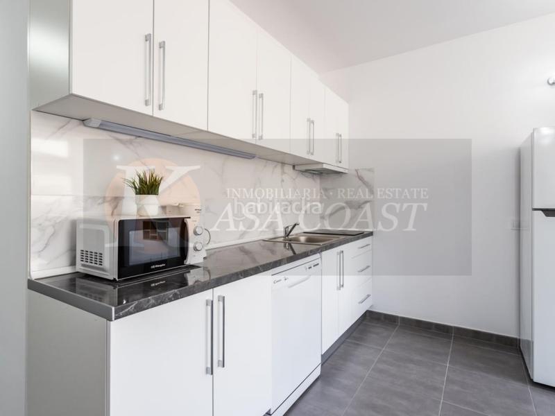 Foto 65035a93-898d-4114-aa89-f15b8630132f. Estudio  reformado con dormitorio y vistas al mar 1 línea de playa, en Fuengirola