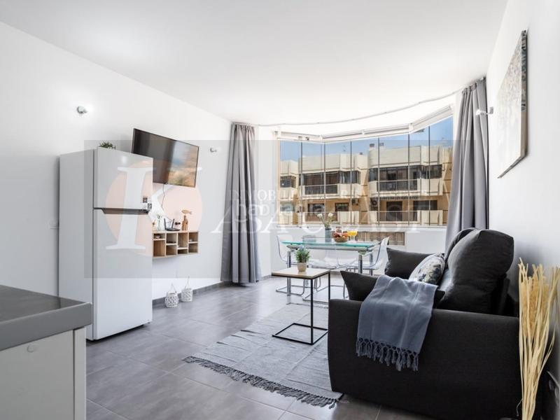 Foto c3f2d014-2df4-41ef-832e-5ba6147b24c4. Estudio  reformado con dormitorio y vistas al mar 1 línea de playa, en Fuengirola