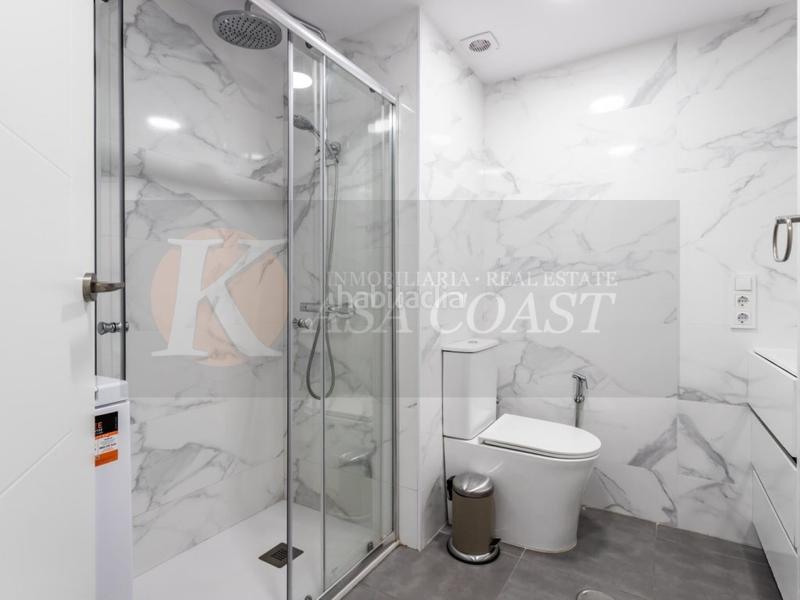 Foto ce46f485-b025-49d3-b0dc-8806e0d34512. Estudio  reformado con dormitorio y vistas al mar 1 línea de playa, en Fuengirola